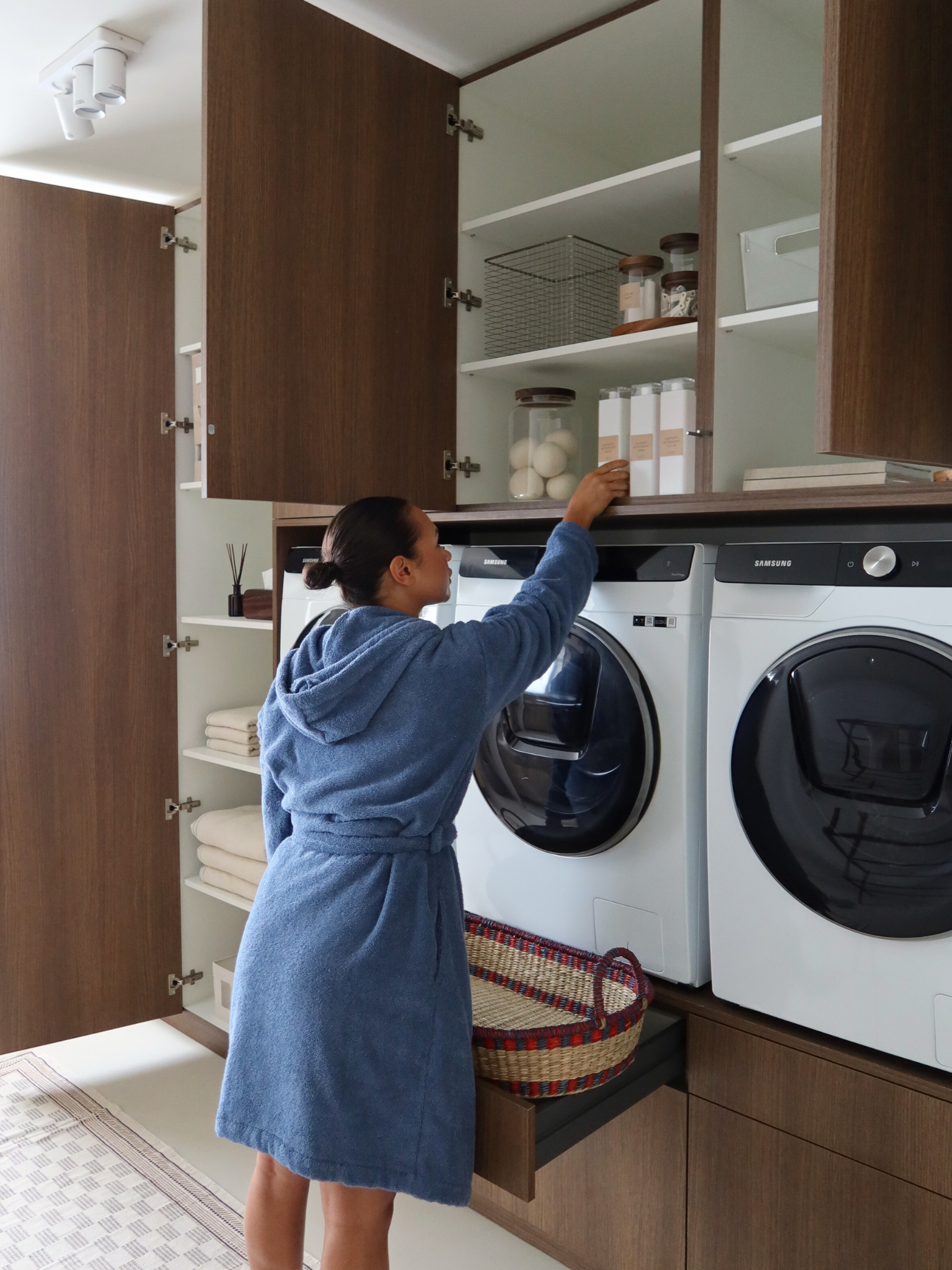 wasmiddel schenktfles, was organizer fles, wasmiddel dispenser fles, navulbare wasfles, moderne waskamer fles, stijlvolle wasmiddelcontainer, minimalistische wasfles, waszeep dispenser, organiserende fles voor de waskamer, wasmiddel opbergfles, esthetische was organizer, wasfles met schenktuit, herbruikbare wasmiddelfles, BPA-vrije wasfles, schenktuit wascontainer, thuisorganisatie was, accessoires voor de waskamer, milieuvriendelijke wasmiddeldispenser, was