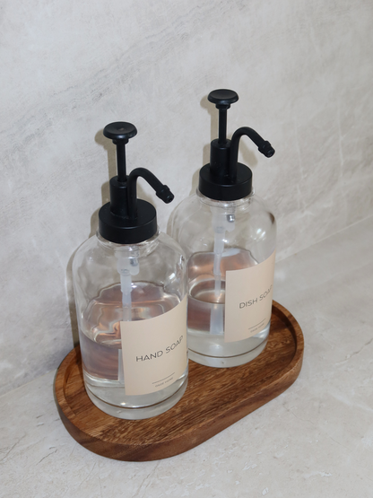Houten plate dispensers. Houten opbergers voor keuken of badkamer. Voorraadpot en kruidenpotje hout. Organizer en ladeverdeler. Houten schaal of fruitschaal. Kleine houten lepel. Licht of donker hout. Wooden plate dispensers.  Wood organizers for kitchen or bathroom. Glass jar with wooden lid. Wooden spice jar. Drawer divider and organizer. Wooden bowl or fruit bowl. Small wooden spoon. Bamboo spoon. Light or dark wood. Holzaufbewahrung für Küche oder Bad. Rangement en bois pour cuisine ou salle de bain.